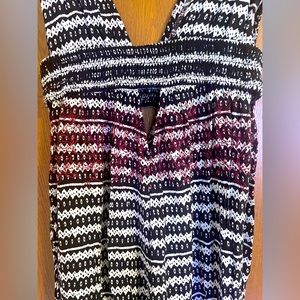 Peek a boo- key hole forever 21 romper! Awesome pattern